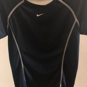 girl’s nike training top